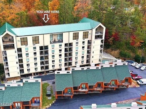 3rd image of 413 Baskins Creek Rd #301