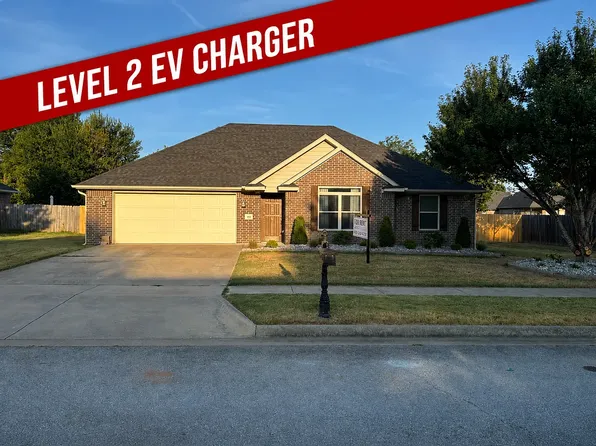 489 N Drewrys Bluff Dr, Fayetteville, AR 72704