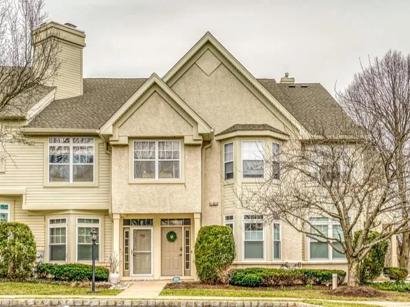 504 Dresher Woods Dr, Dresher, PA 19025