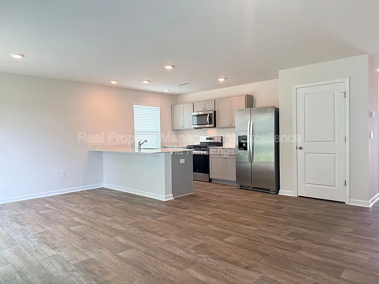 58 Sweet Meadow Rd — Photo 4