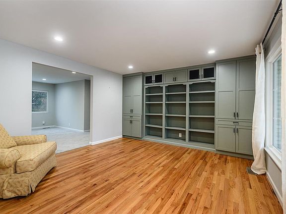 3rd image of 84 Forest Crest Dr