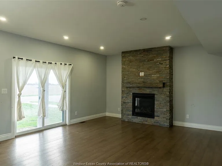 74 Dundee Dr — Photo 14