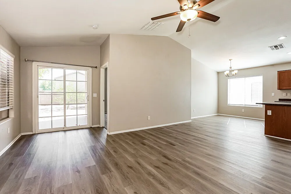 3 bed, 2.0 bath, 1471 sqft, $1,830 — Photo 3