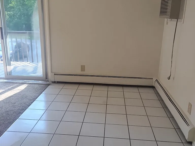 Old Orchard Apartments — Photo 9