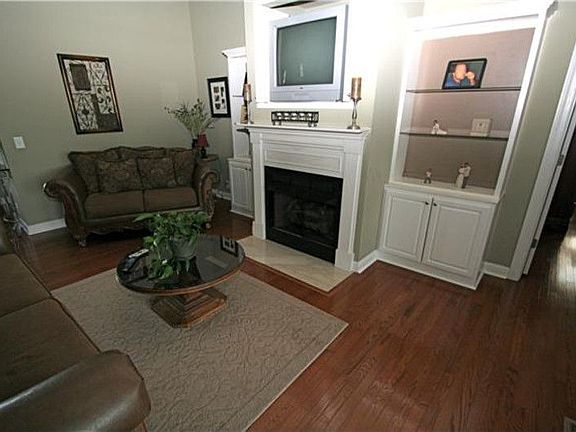 4th image of 1029 Somerville Dr