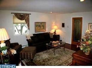 1262 Laurel Ln, Huntingdon Valley, PA 19006