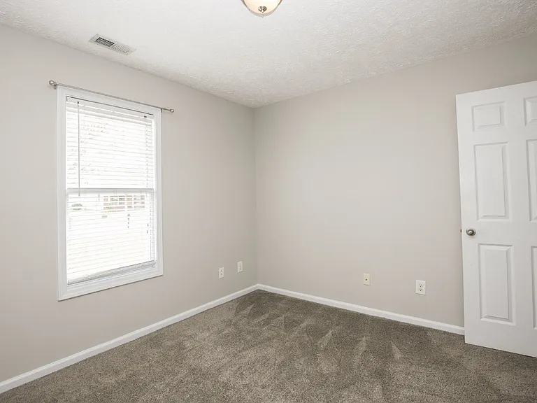 196 Lochwood Dr — Photo 40