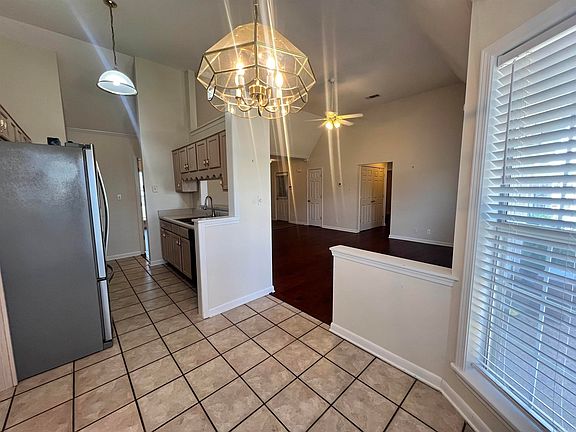 4th image of 302 Country Squire Ln