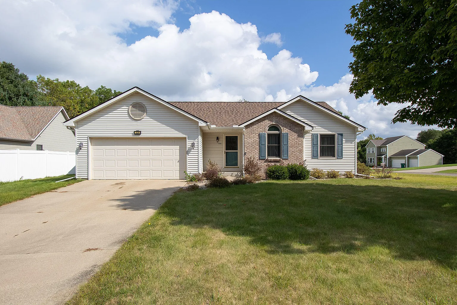 326 Goldenview Dr photo 1