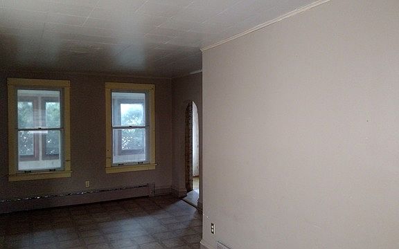 4th image of 821 Broadway Ave