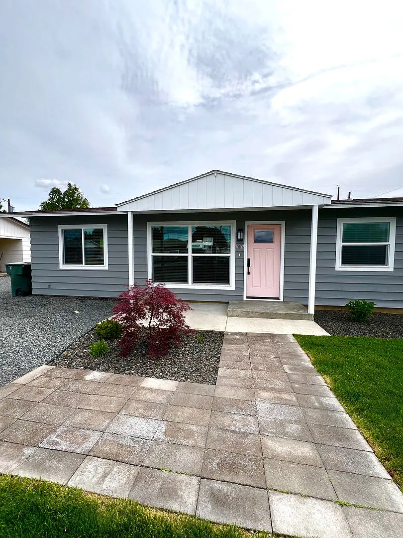 Building Photo - 1007 S 50th Ave