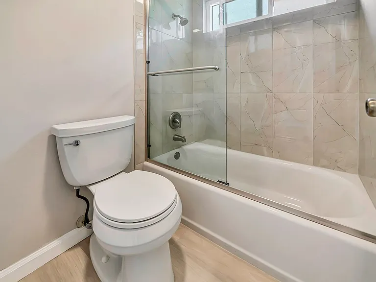 1751 Colby Ave #4 — Photo 32