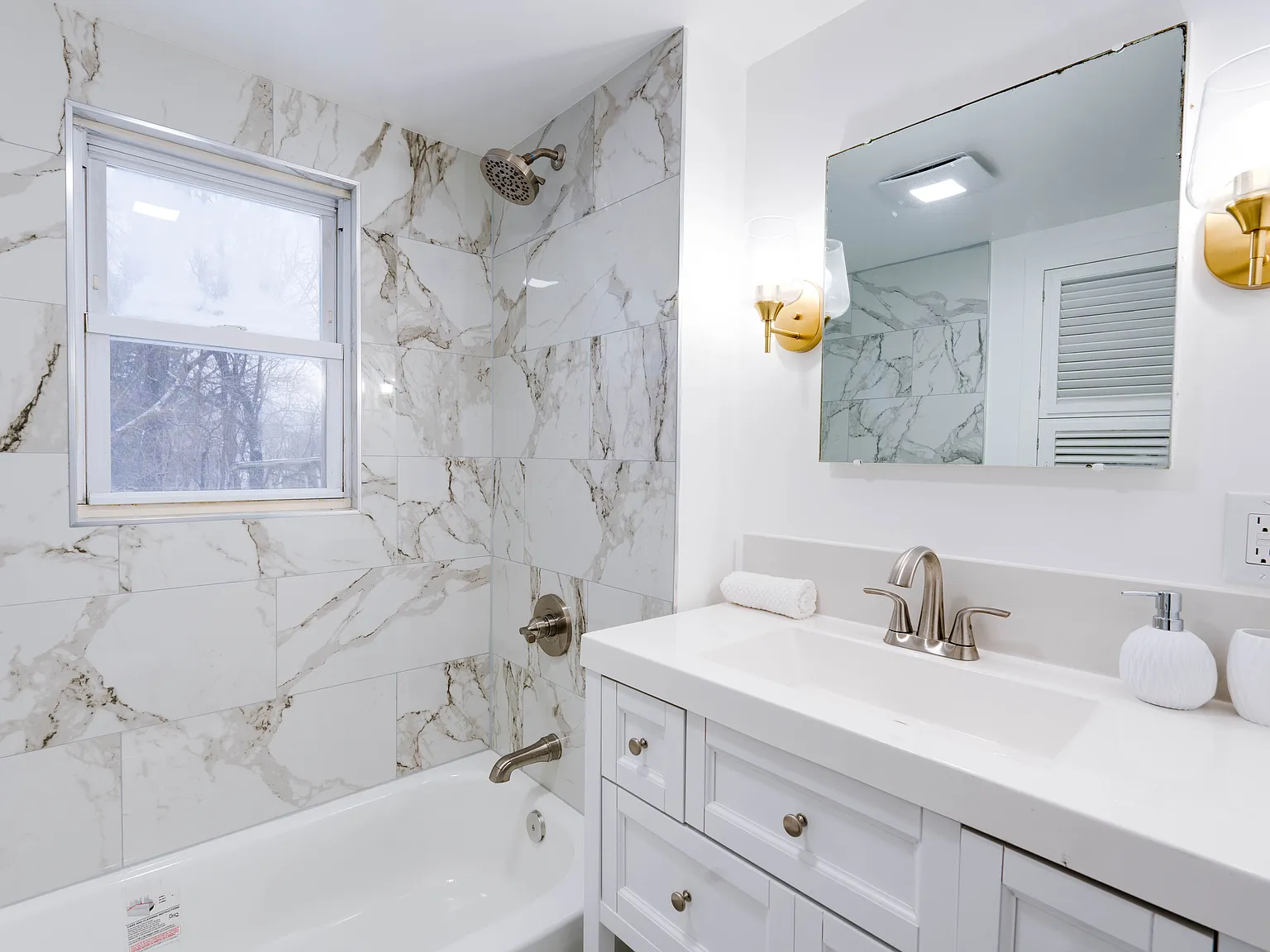 3 bed, 1.0 bath, 1200 sqft, $2,250 — Photo 3