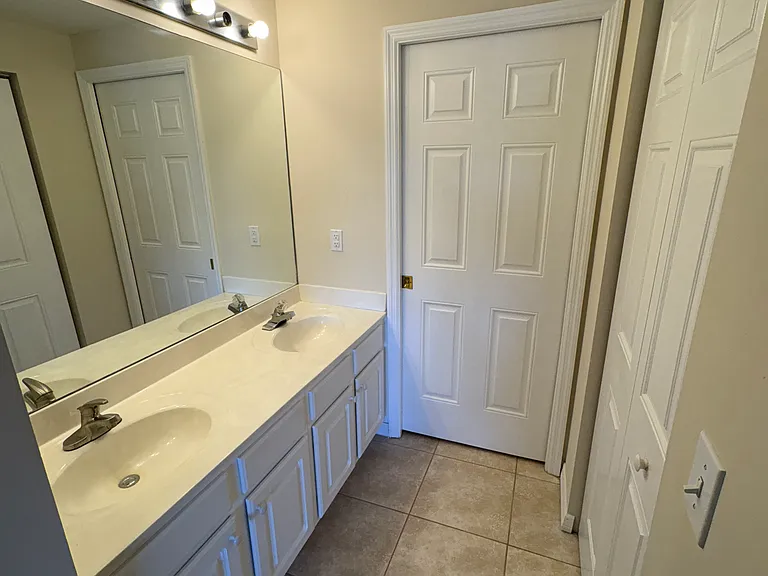 10010 Maddox Ln #216 — Photo 8