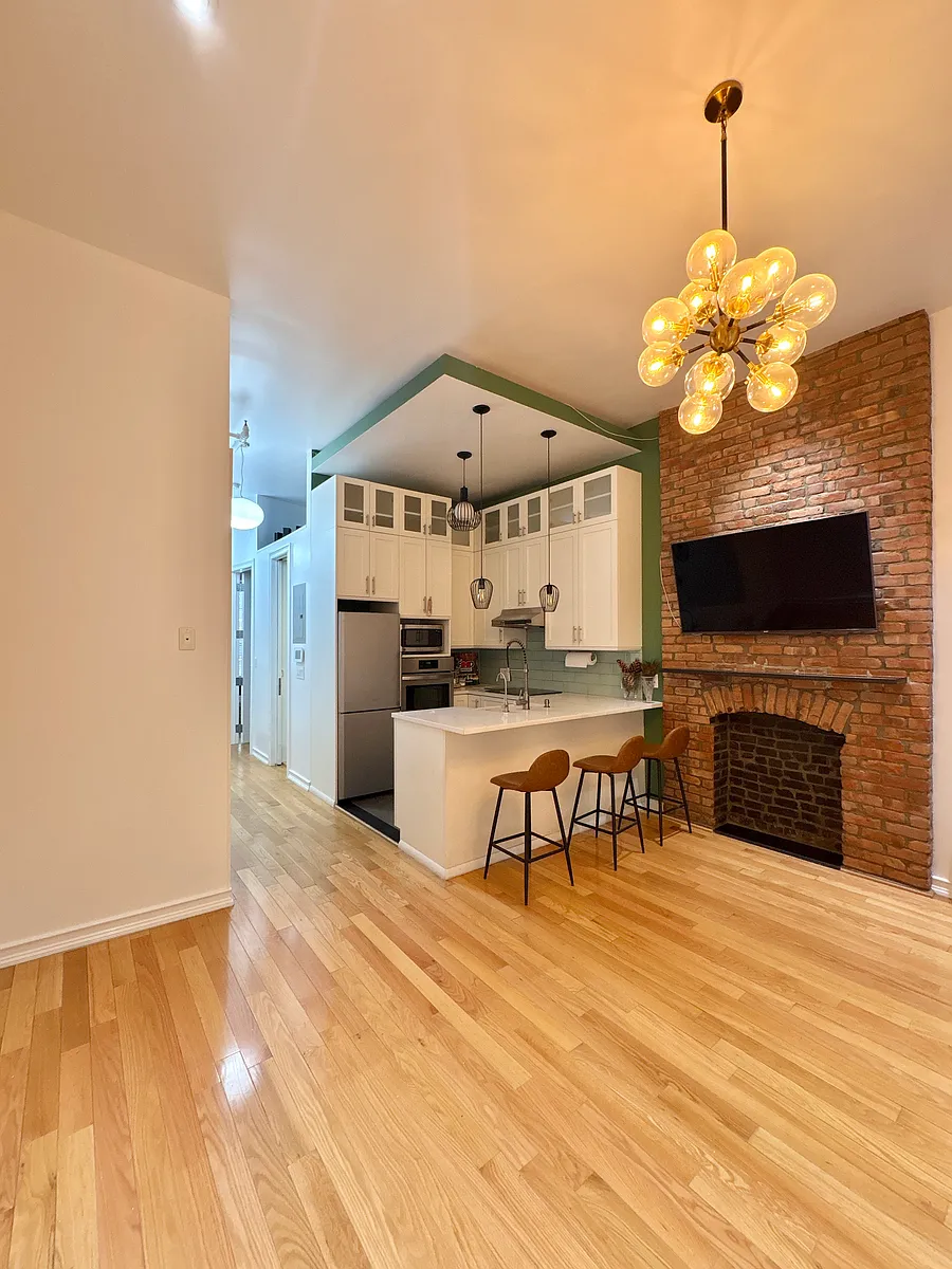 Building Photo - 312 E 81st St #2
