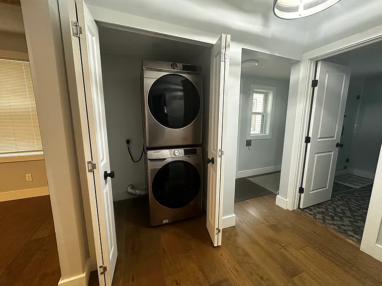 2465 Tremont Ave — Photo 10