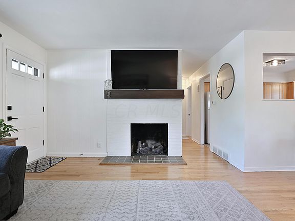 5th image of 369 Franklin Ct
