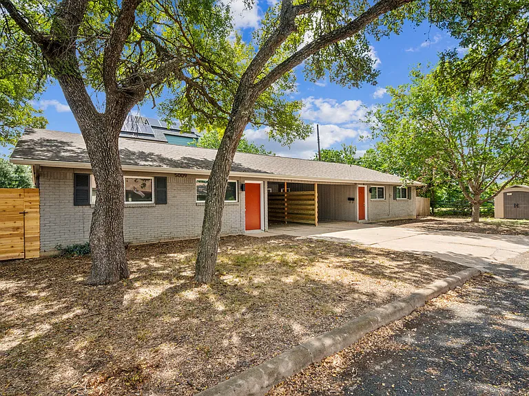 5009 Brighton Rd — Photo 2