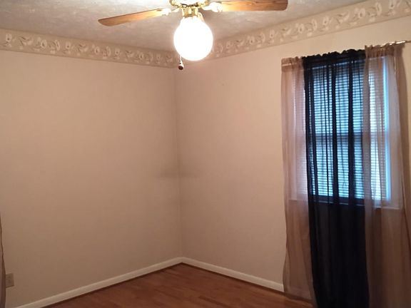 4th image of 1073 Patricia Ln