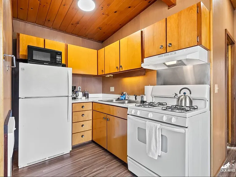 3943 Merrill Dr — Photo 5