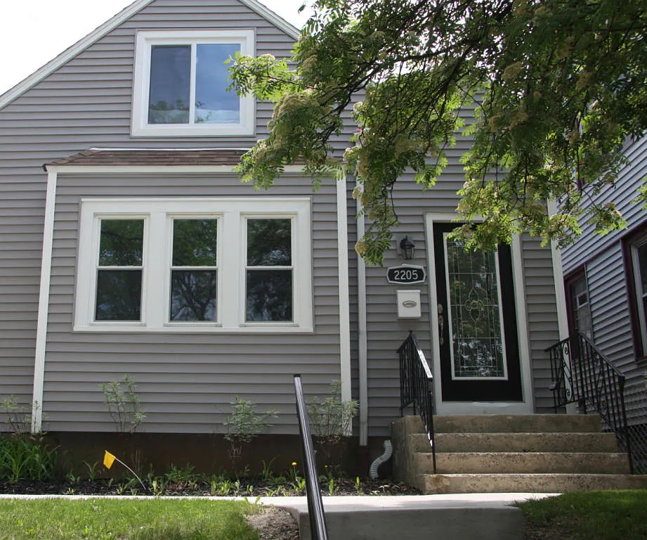 2205 E Oklahoma Ave photo 1
