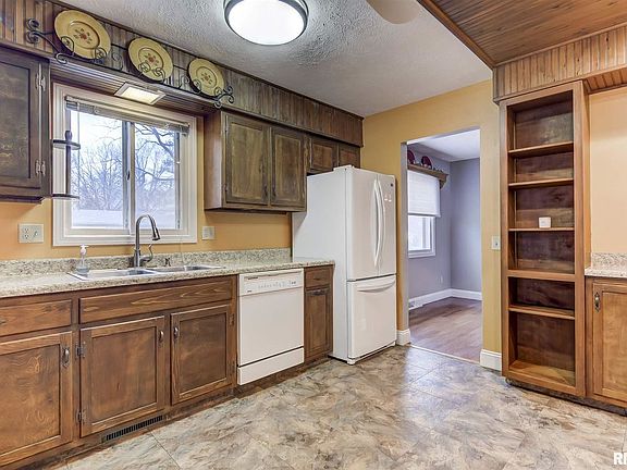 3rd image of 55 Birch Lake Dr