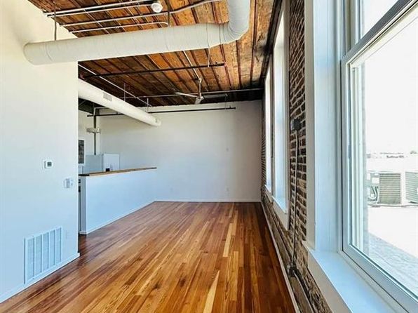 201 E Chambers St #303