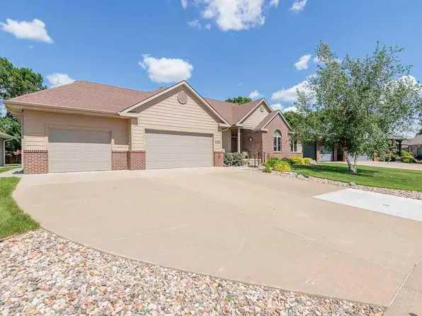 2706 Lakeview Dr, Yankton, SD 57078