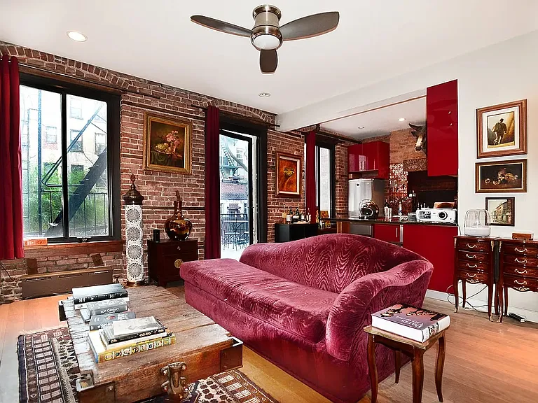 276 E 10th St #B — Photo 7