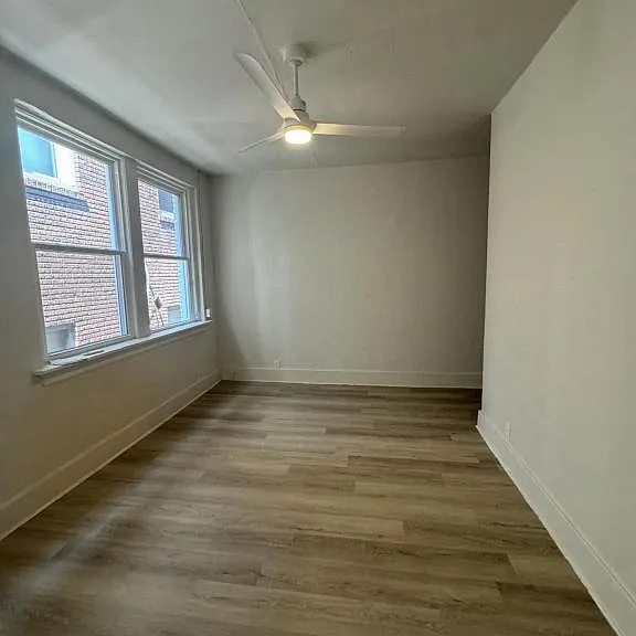 404 E Bond St #8 — Photo 3
