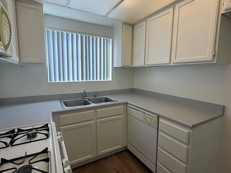 Farmdale Court Apartments — Photo 7