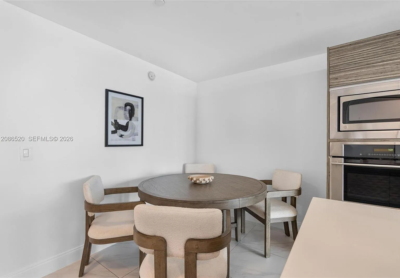 Icon Bay Condo — Photo 4