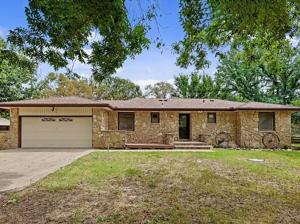 1404 N Greenwich Rd, Mulvane, KS 67110