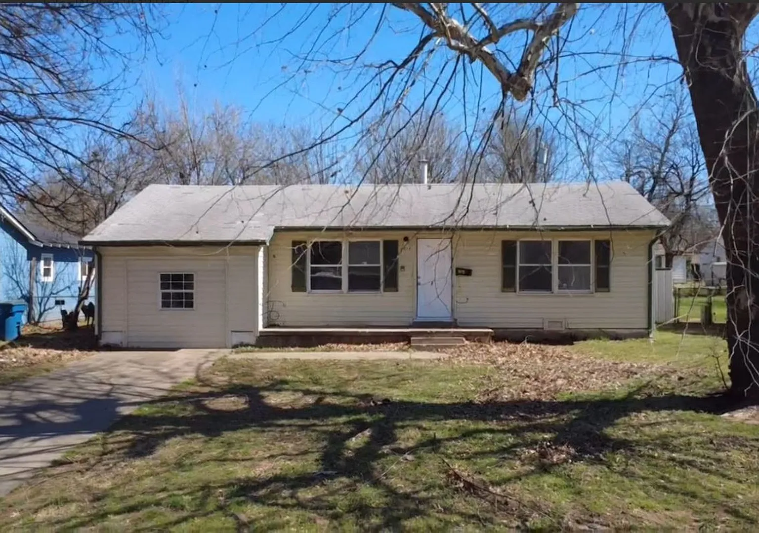 Charming 4 Bedroom House! — Photo 2