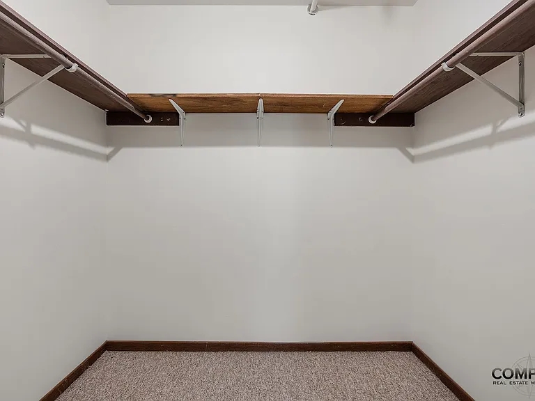 610 Gray St Apartments — Photo 54
