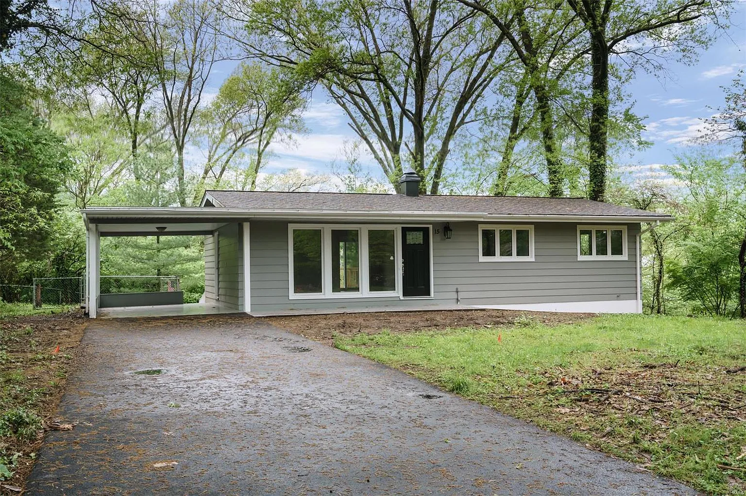 15 Alfresco Dr photo 1