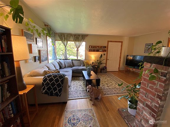 5th image of 8276 Silva Avenue SE