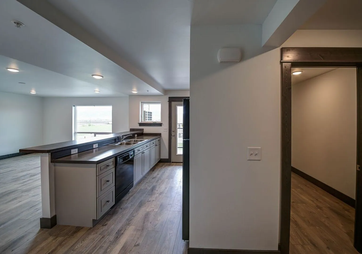 1805 Golden West Dr — Photo 2