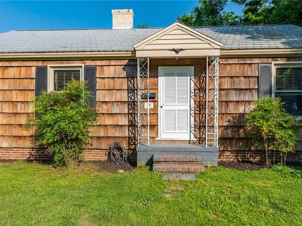 210 E Elk St, Siler City, NC 27344