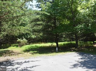 Phoebe Ln, Berkeley Springs, WV 25411
