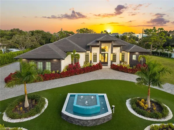 10 Caribbean RD, NAPLES, FL 34108