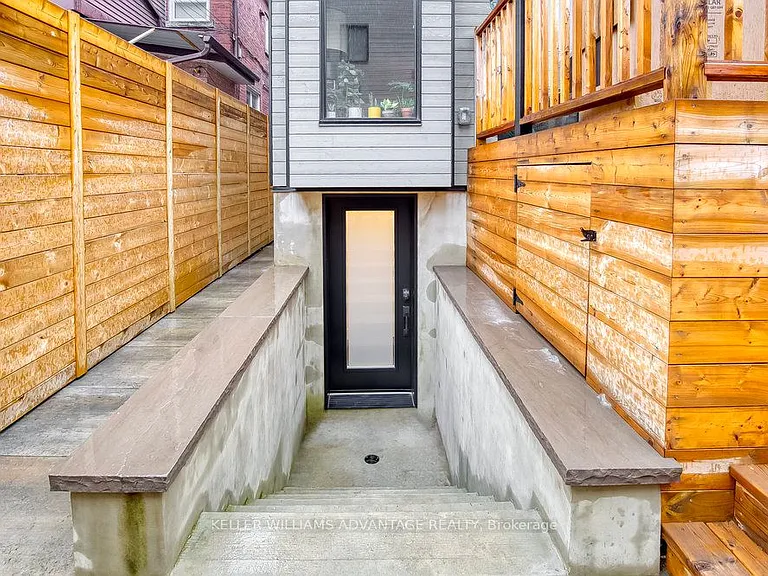325 Perth Ave #LOWER — Photo 4