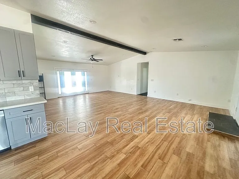 1703 W Lane Ave — Photo 8