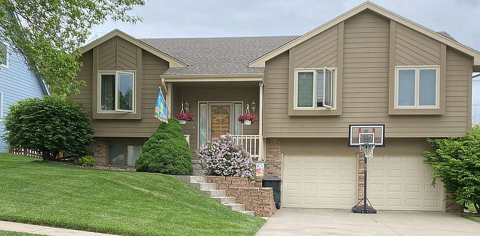 1st image of 301 Summerset Dr