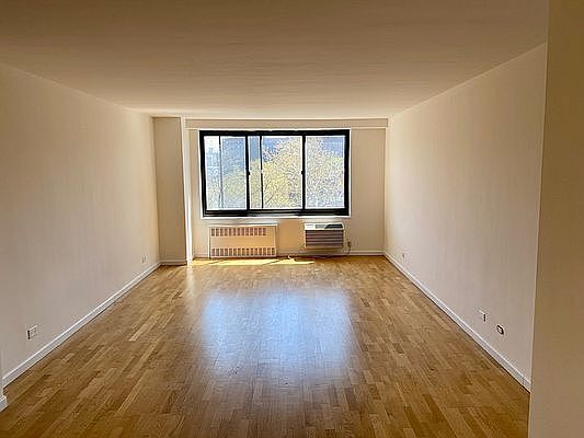 1st image of 10 W 135th St APT 8L