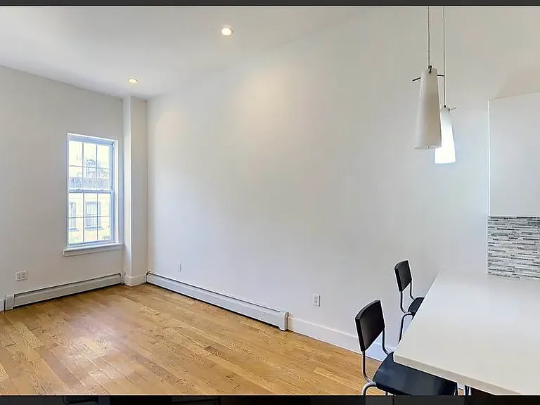 17 Goodwin Pl #2 — Photo 2