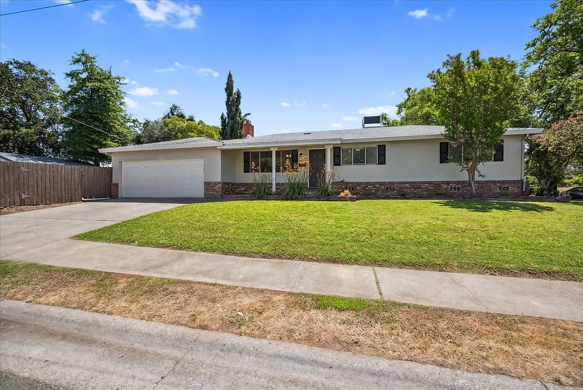 3 bed, 1.5 bath, 1143 sqft, $2,650 — Photo 1