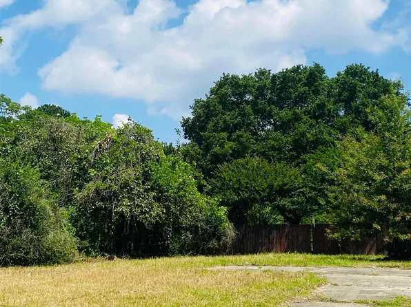 229 E Petain St, Prichard, AL 36610