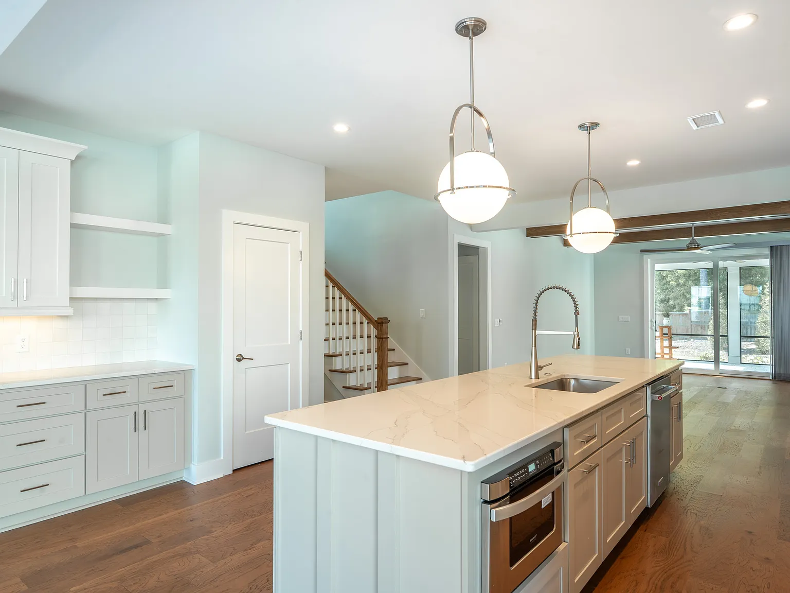 4 bed, 3.5 bath, 3050 sqft, $4,300 — Photo 4