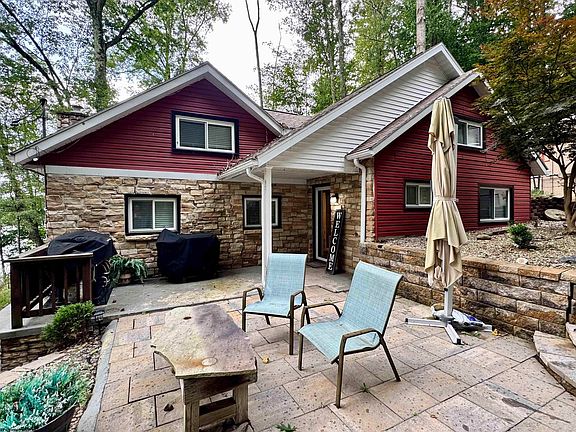 4th image of 627 Valley Falls Rd